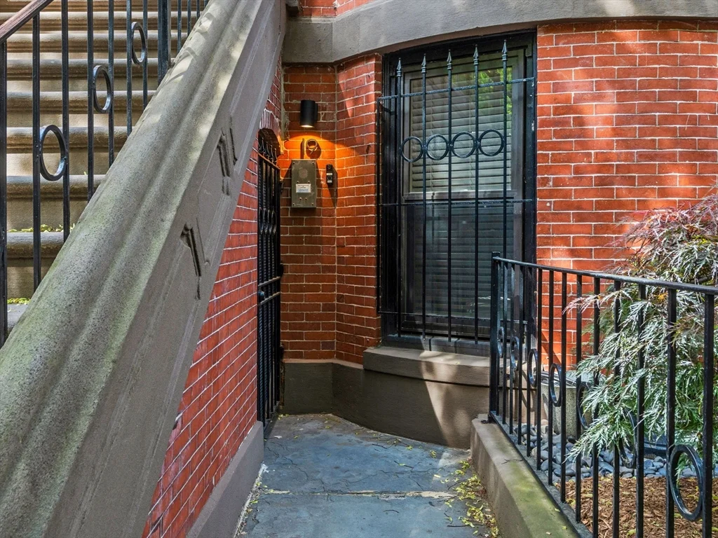 2 bed, 1 bath apartment for rent at 19 Greenwich Park Unit 2, South End — photo 17 of 18