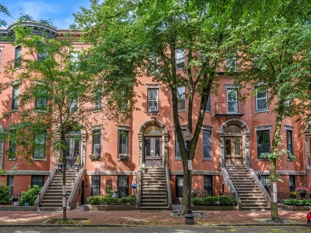 2 bed, 1 bath apartment for rent at 19 Greenwich Park Unit 2, South End