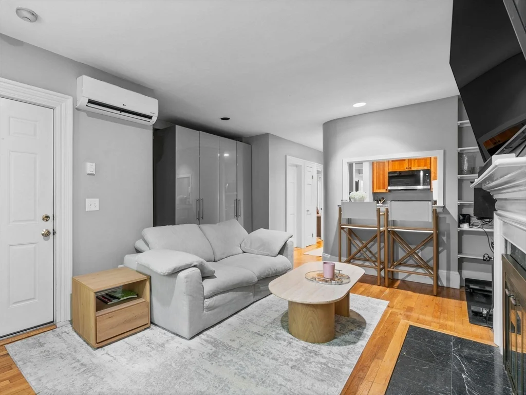 2 bed, 1 bath apartment for rent at 19 Greenwich Park Unit 2, South End — photo 3 of 18