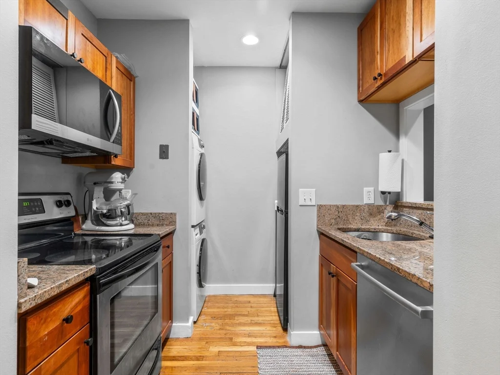 2 bed, 1 bath apartment for rent at 19 Greenwich Park Unit 2, South End — photo 6 of 18
