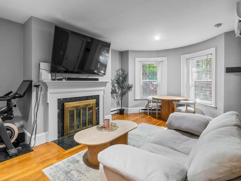2 bed, 1 bath apartment for rent at 19 Greenwich Park Unit 2, South End — photo 4 of 18