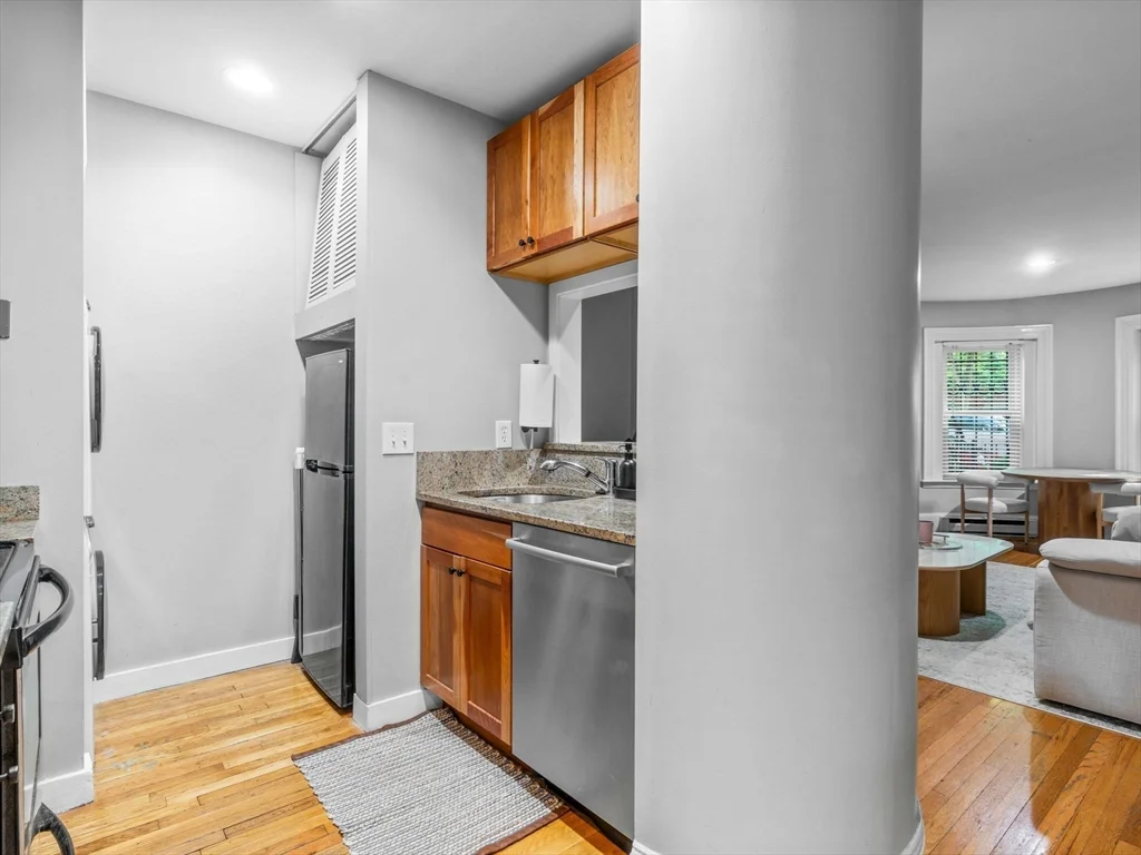 2 bed, 1 bath apartment for rent at 19 Greenwich Park Unit 2, South End — photo 7 of 18