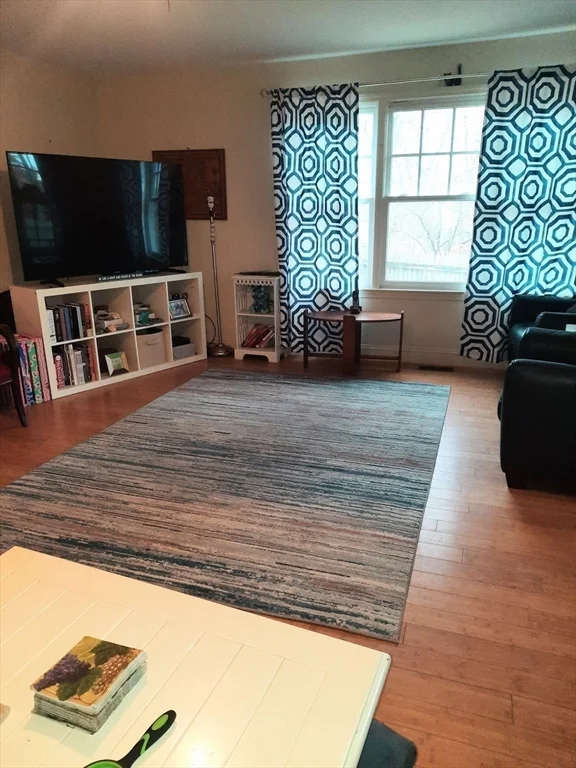 6 bed, 3 bath apartment for rent at 19 Gurnet Unit 19, Duxbury — photo 3 of 15