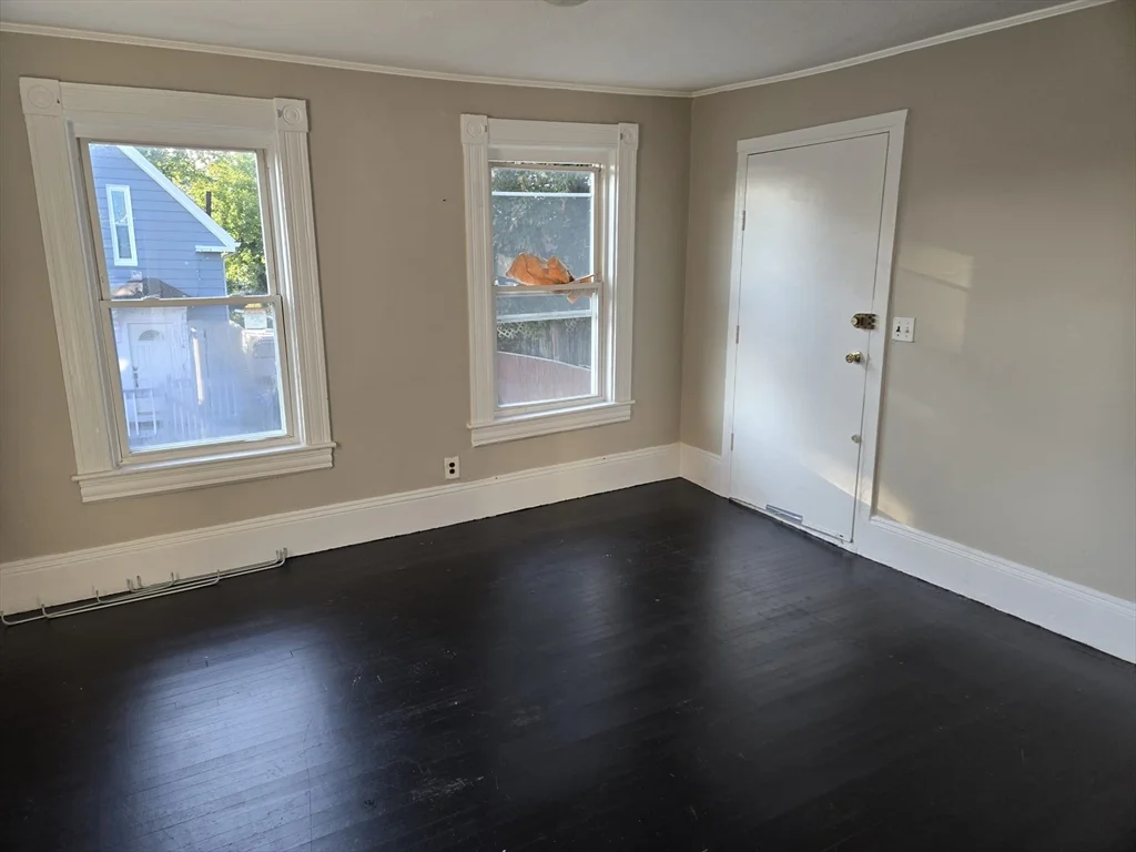 2 bed, 1 bath apartment for rent at 19 Halford Pl Unit 2, Lynn — photo 4 of 5