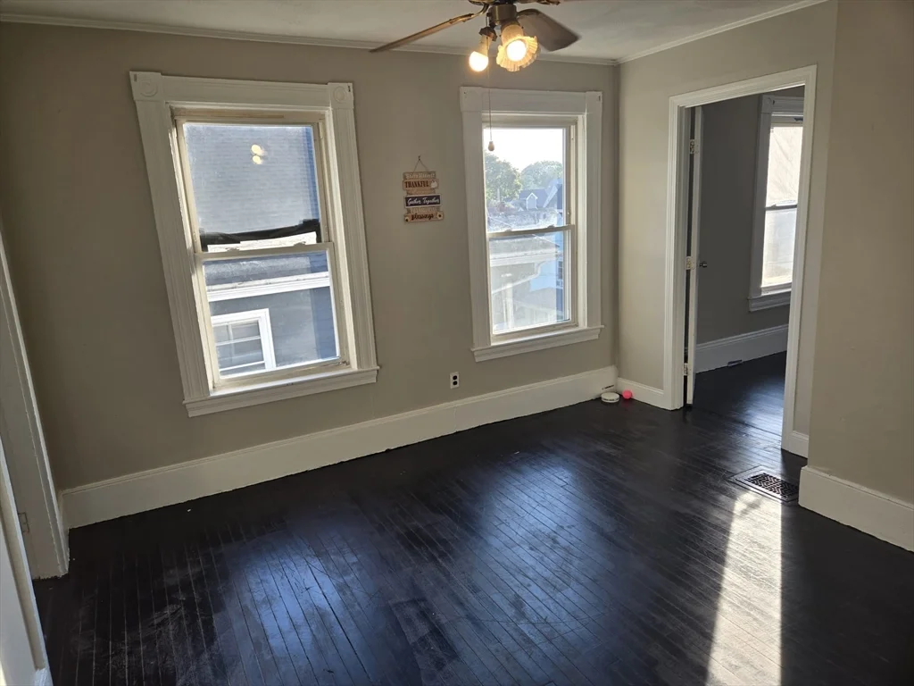 2 bed, 1 bath apartment for rent at 19 Halford Pl Unit 2, Lynn — photo 3 of 5