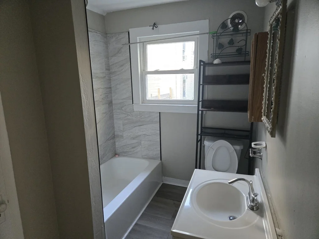 2 bed, 1 bath apartment for rent at 19 Halford Pl Unit 2, Lynn — photo 2 of 5