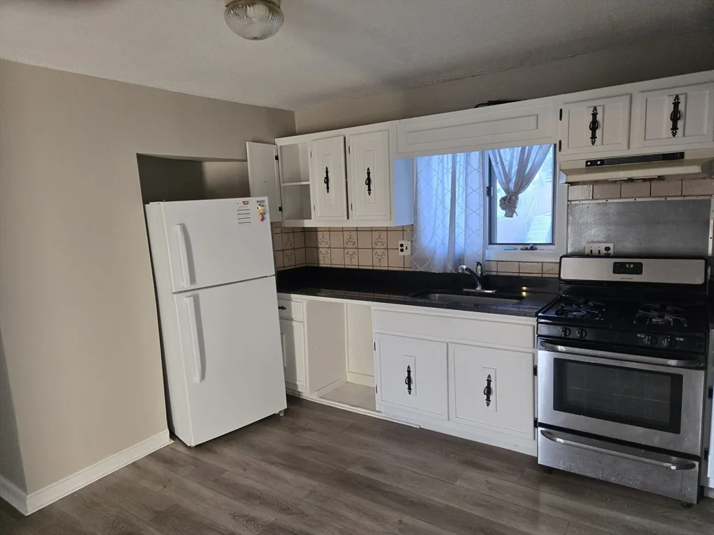 2 bed, 1 bath apartment for rent at 19 Halford Pl Unit 2, Lynn — photo 1 of 5