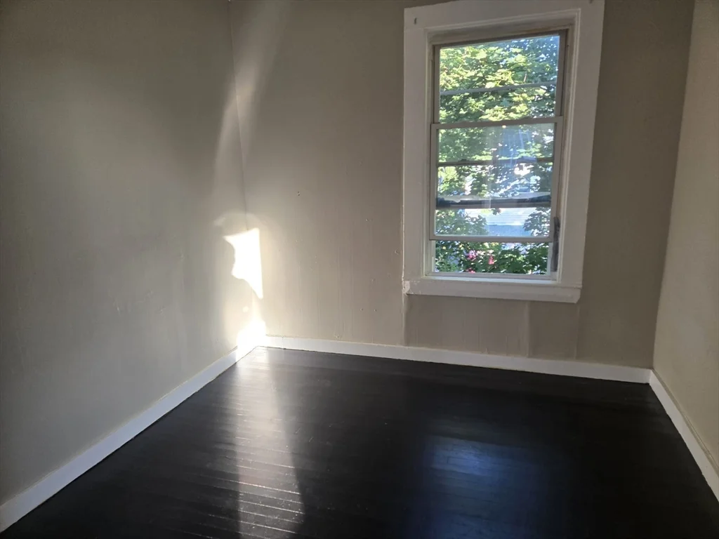 2 bed, 1 bath apartment for rent at 19 Halford Pl Unit 2, Lynn — photo 5 of 5