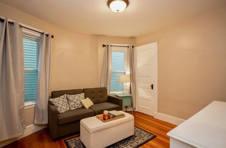 3 bed, 1 bath apartment for rent at 19 Hallam Unit 2, Dorchester — photo 9 of 11
