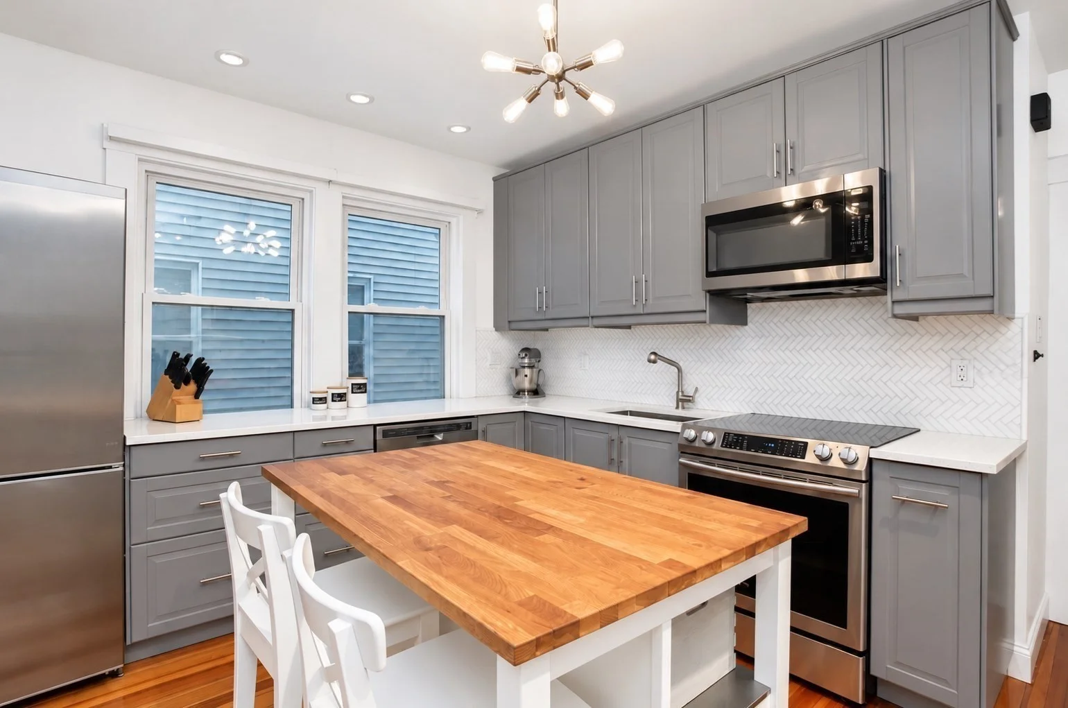 3 bed, 1 bath apartment for rent at 19 Hallam Unit 2A, Dorchester — photo 7 of 11