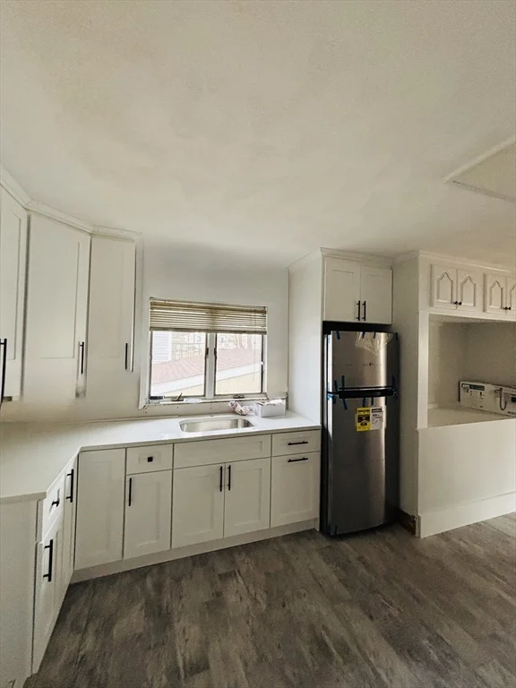 4 bed, 1 bath apartment for rent at 19 Harding Ave Unit 2, Everett — photo 2 of 6