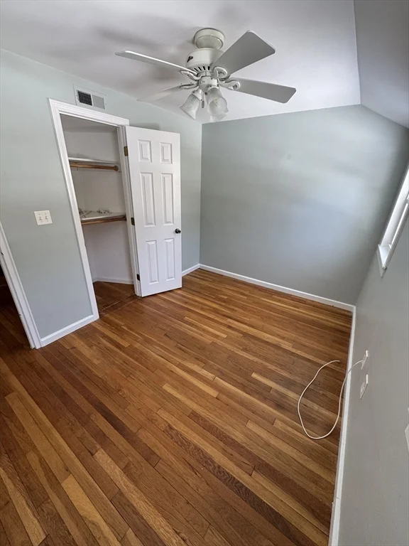 3 bed, 1 bath apartment for rent at 19 Haringa Ave Unit 19, Northbridge — photo 9 of 14