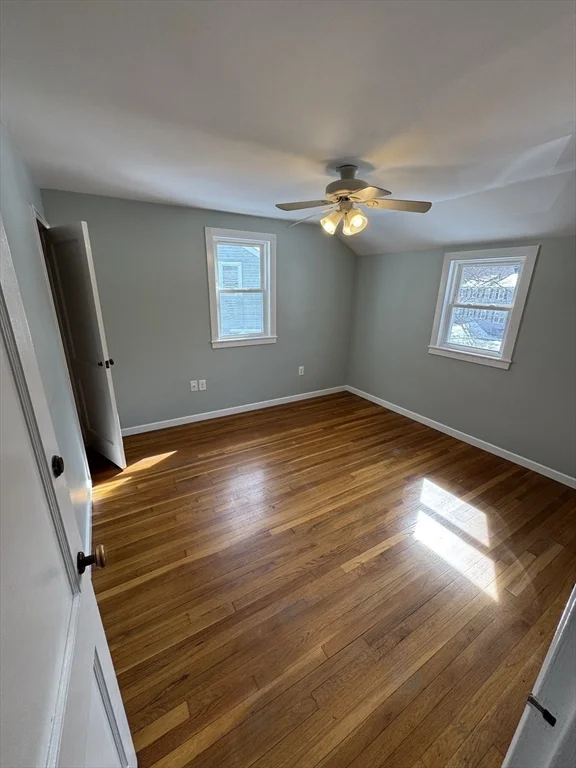 3 bed, 1 bath apartment for rent at 19 Haringa Ave Unit 19, Northbridge — photo 7 of 14