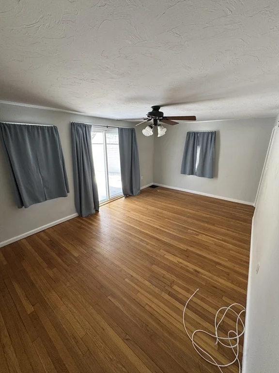 3 bed, 1 bath apartment for rent at 19 Haringa Ave Unit 19, Northbridge — photo 4 of 14
