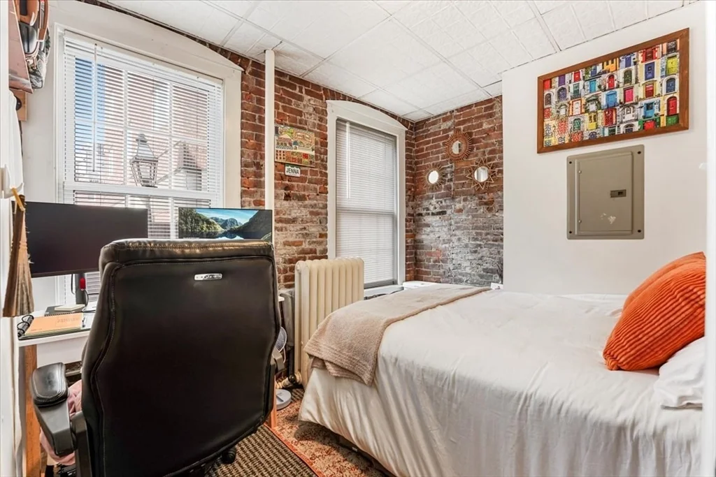 2 bed, 1 bath apartment for rent at 19 Harris St Unit 1, North End — photo 13 of 17