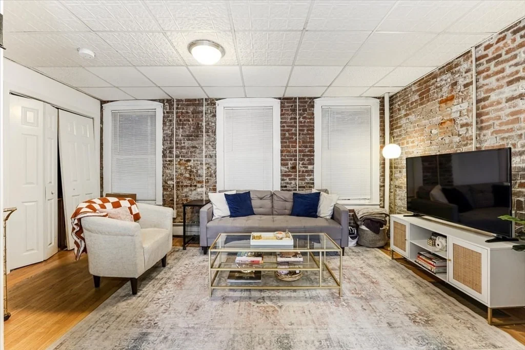 2 bed, 1 bath apartment for rent at 19 Harris St Unit 1, North End — photo 7 of 17