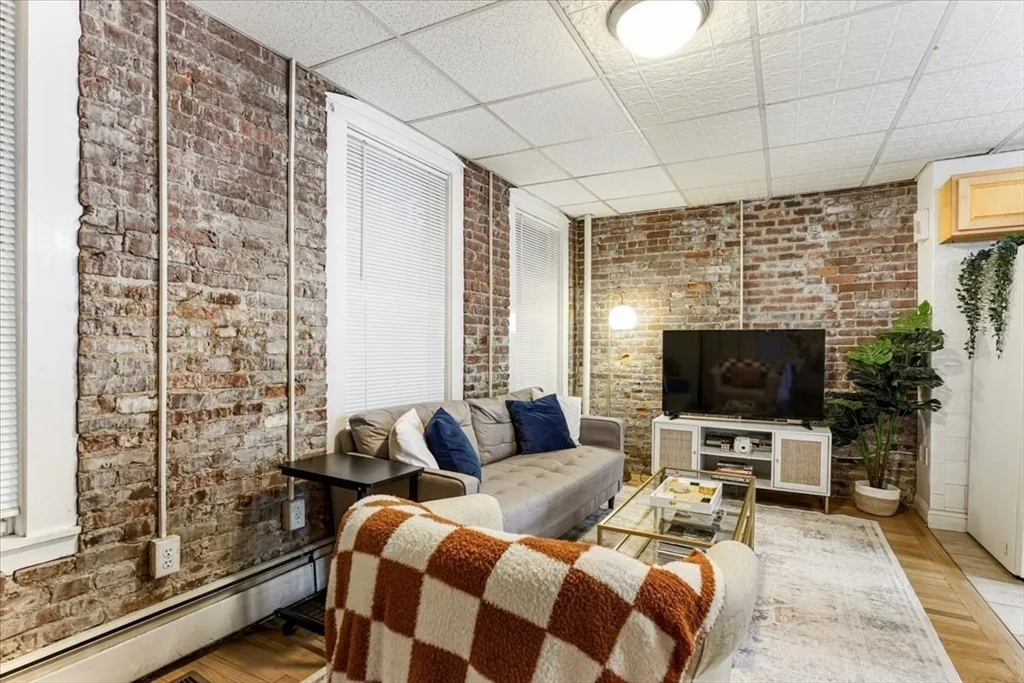 2 bed, 1 bath apartment for rent at 19 Harris St Unit 1, North End — photo 8 of 17