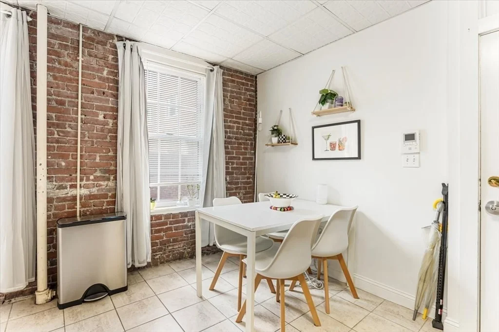 2 bed, 1 bath apartment for rent at 19 Harris St Unit 1, North End — photo 5 of 17