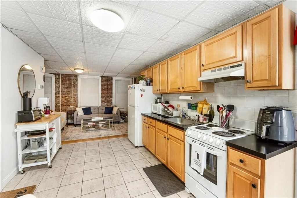2 bed, 1 bath apartment for rent at 19 Harris St Unit 1, North End — photo 6 of 17