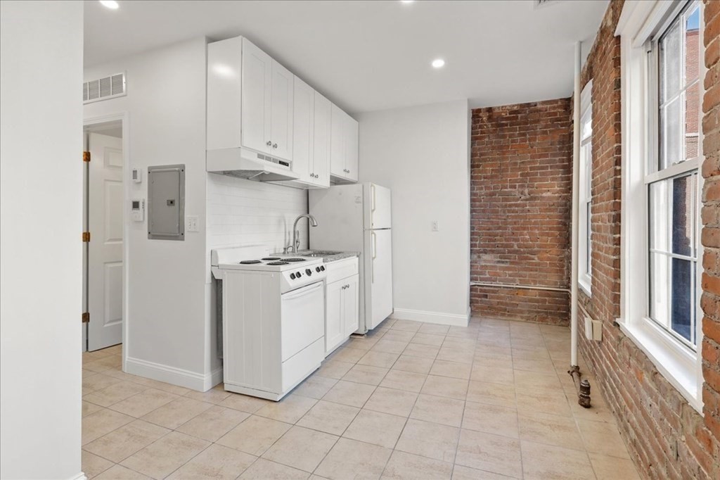 1 bed, 1 bath apartment for rent at 19 Harris St Unit 3, North End — photo 4 of 14