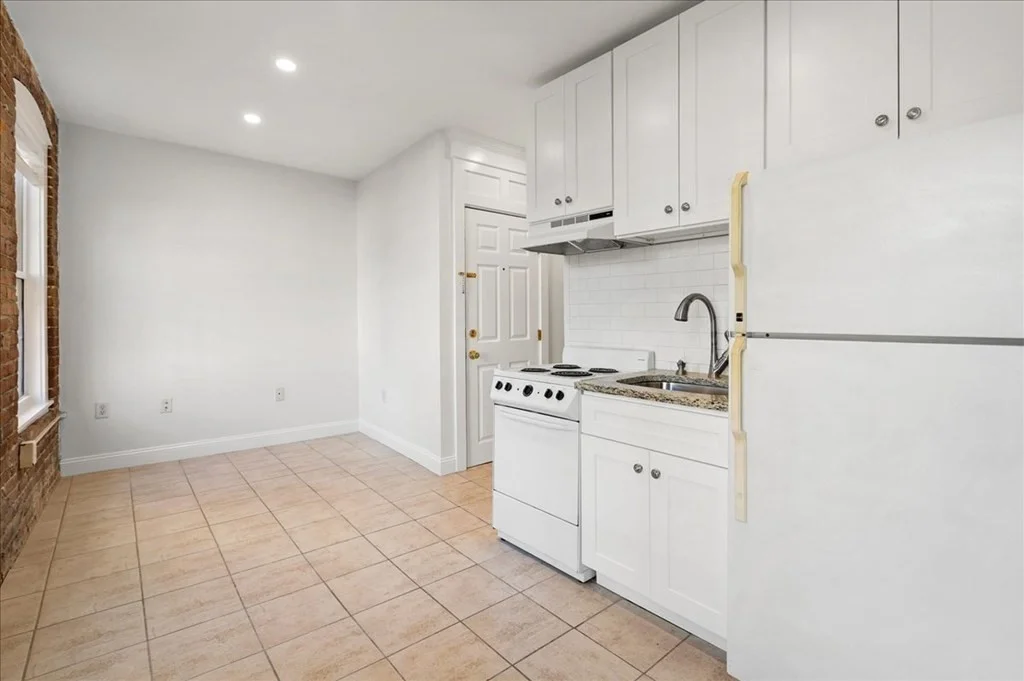 1 bed, 1 bath apartment for rent at 19 Harris St Unit 4, North End — photo 5 of 14