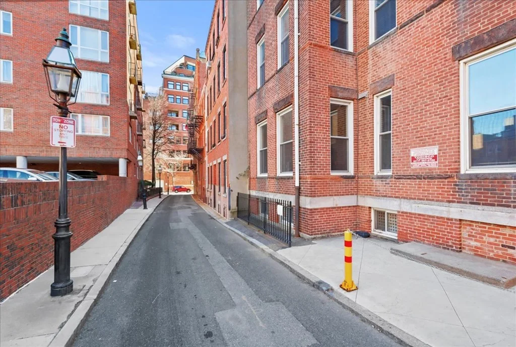 1 bed, 1 bath apartment for rent at 19 Harris St Unit 4, North End — photo 1 of 14