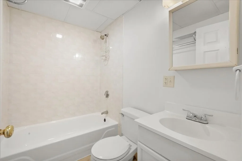1 bed, 1 bath apartment for rent at 19 Harris Unit 5, North End — photo 10 of 13
