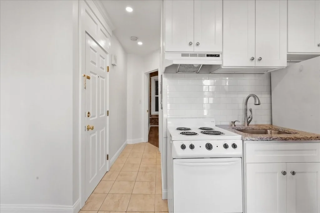1 bed, 1 bath apartment for rent at 19 Harris Unit 5, North End — photo 7 of 13