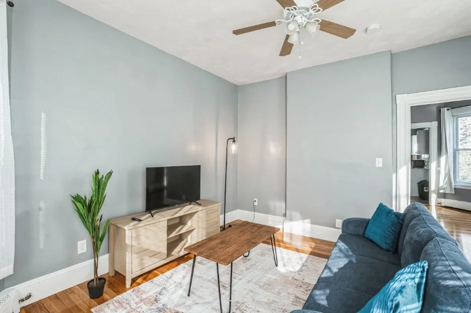 4 bed, 1 bath apartment for rent at 19 Harrison St Unit 2, Spring Hill — photo 4 of 9