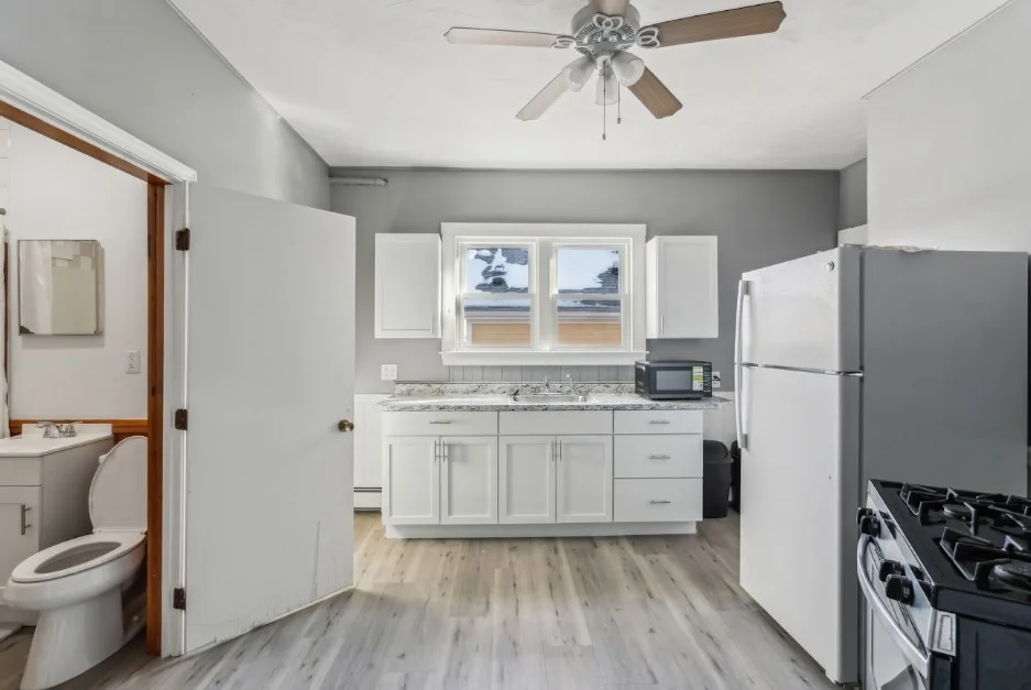 4 bed, 1 bath apartment for rent at 19 Harrison St Unit 2, Spring Hill — photo 2 of 9