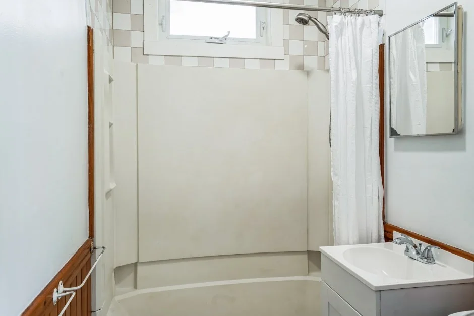4 bed, 1 bath apartment for rent at 19 Harrison St Unit 2, Spring Hill — photo 7 of 9