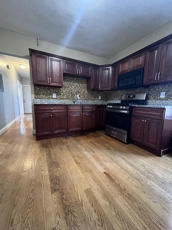 3 bed, 1 bath apartment for rent at 19 Hecla St Unit 2, Dorchester — photo 3 of 6