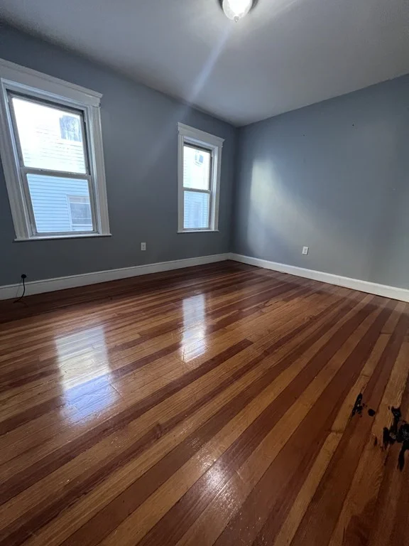 3 bed, 1 bath apartment for rent at 19 Hecla St Unit 2, Dorchester — photo 2 of 6
