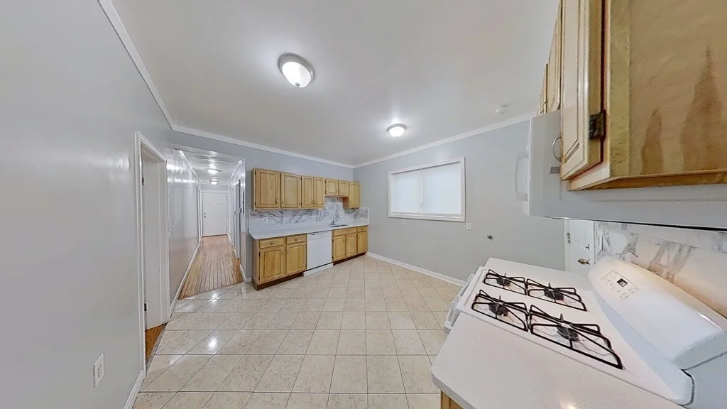 4 bed, 1 bath apartment for rent at 19 Hendry St Unit 1, Dorchester — photo 2 of 16