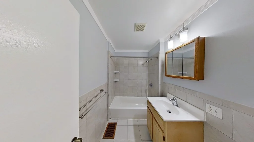 4 bed, 1 bath apartment for rent at 19 Hendry St Unit 1, Dorchester — photo 8 of 16