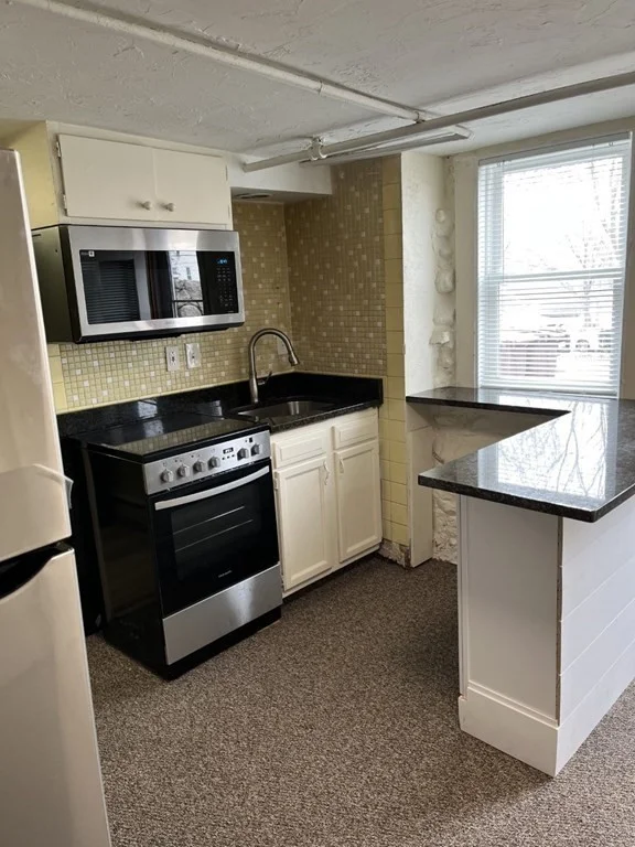 1 bed, 1 bath apartment for rent at 19 Hill St Unit 1, Weymouth — photo 2 of 10