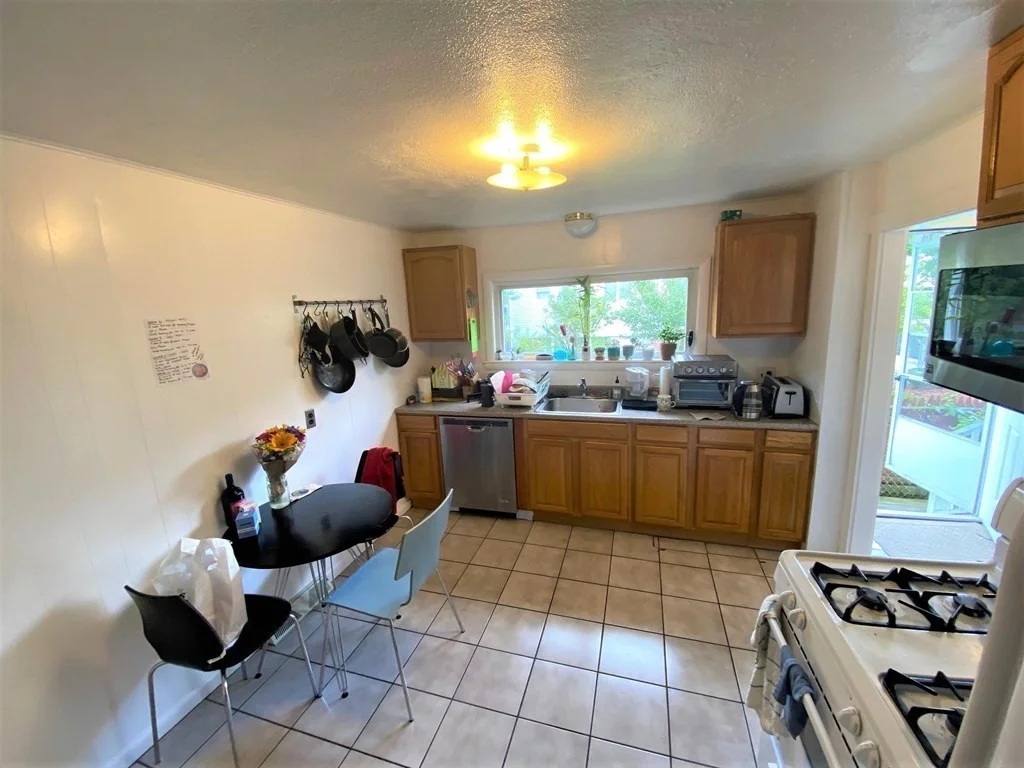 3 bed, 1 bath apartment for rent at 19 Hunting St Unit 1, East Cambridge — photo 3 of 10