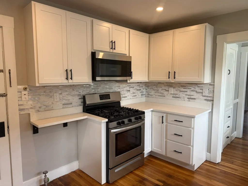 3 bed, 1 bath apartment for rent at 19 Jonathan St Unit 2, Belmont — photo 8 of 13