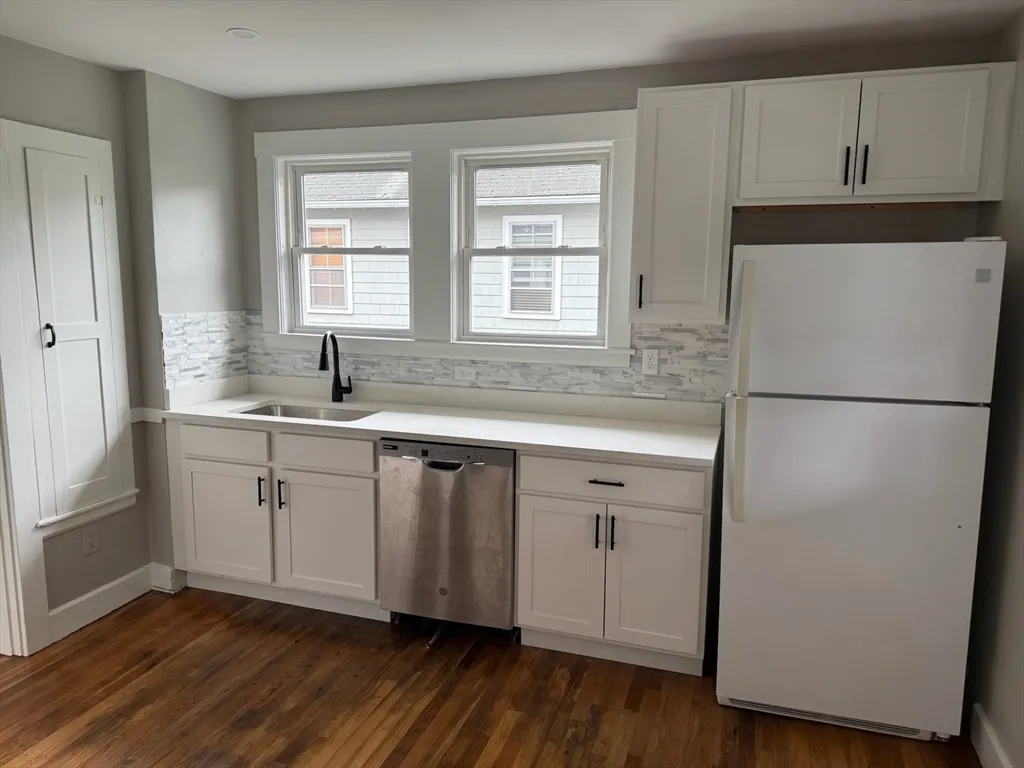 3 bed, 1 bath apartment for rent at 19 Jonathan St Unit 2, Belmont — photo 3 of 13