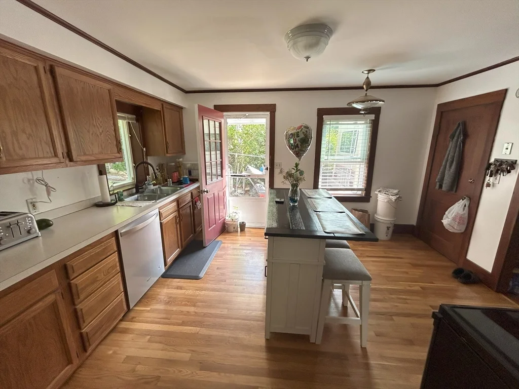 2 bed, 1 bath apartment for rent at 19 Julia Ave, Franklin — photo 4 of 12