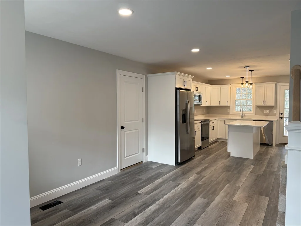 4 bed, 2 bath apartment for rent at 19 Kashmirs Way Unit 19, Middleboro — photo 3 of 34