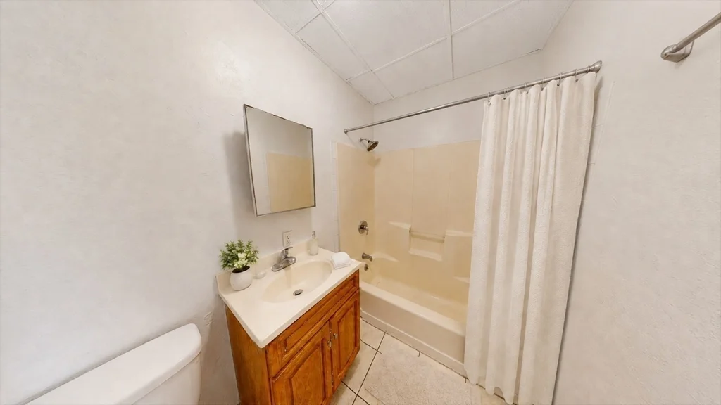 3 bed, 1 bath apartment for rent at 19 Kelley Sq Unit 2, Worcester — photo 7 of 10
