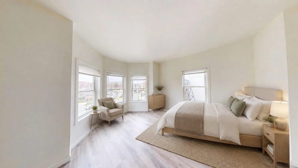 3 bed, 1 bath apartment for rent at 19 Kelley Sq Unit 3, Worcester — photo 3 of 10
