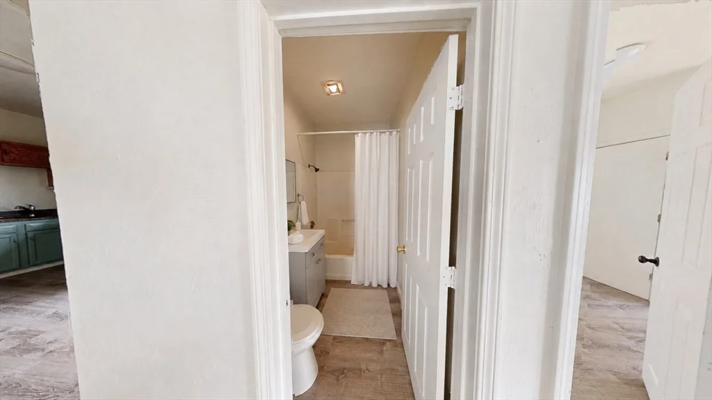 3 bed, 1 bath apartment for rent at 19 Kelley Sq Unit 3, Worcester — photo 6 of 10