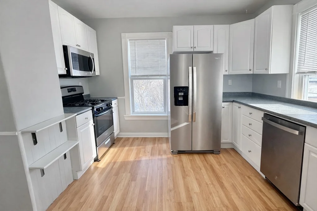 3 bed, 1 bath apartment for rent at 19 Kunkel Pl Unit 2, Dedham — photo 2 of 9
