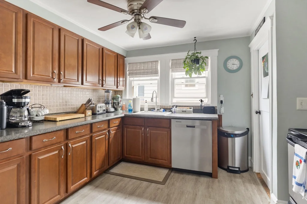 3 bed, 2 bath apartment for rent at 19 Lake Shore Dr, Weymouth — photo 9 of 30