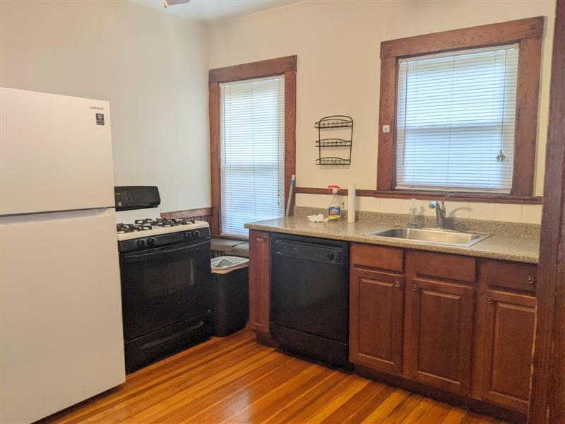 2 bed, 1 bath apartment for rent at 19 Leonard St Unit 2, Tufts — photo 10 of 23