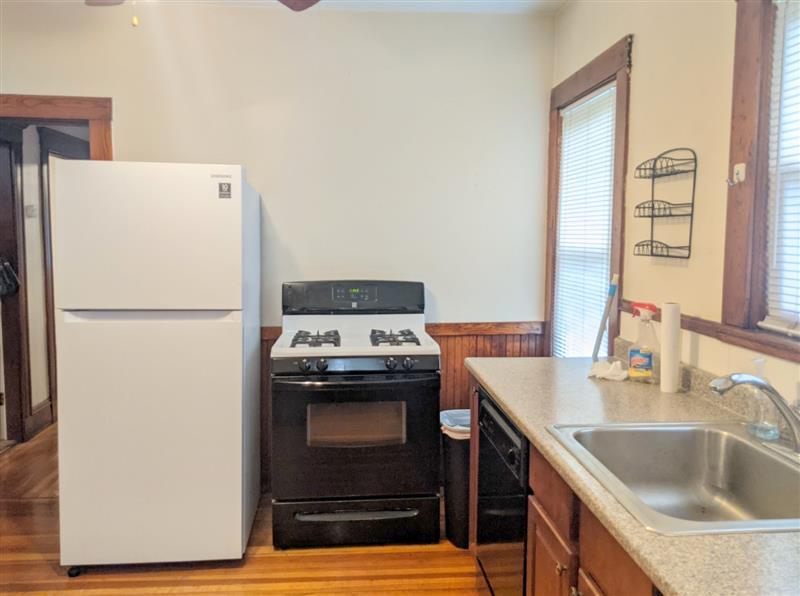 2 bed, 1 bath apartment for rent at 19 Leonard St Unit 2, Tufts — photo 9 of 23