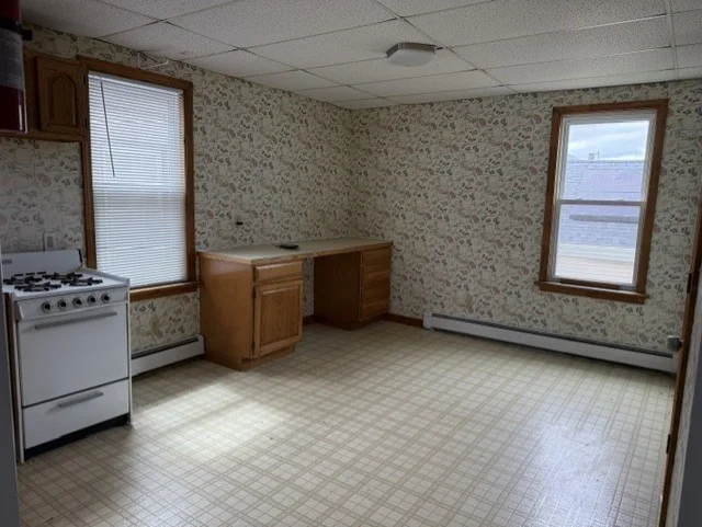 2 bed, 1 bath apartment for rent at 19 Lexington Unit 2E, Fall River — photo 4 of 10
