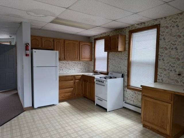 2 bed, 1 bath apartment for rent at 19 Lexington Unit 2E, Fall River — photo 3 of 10